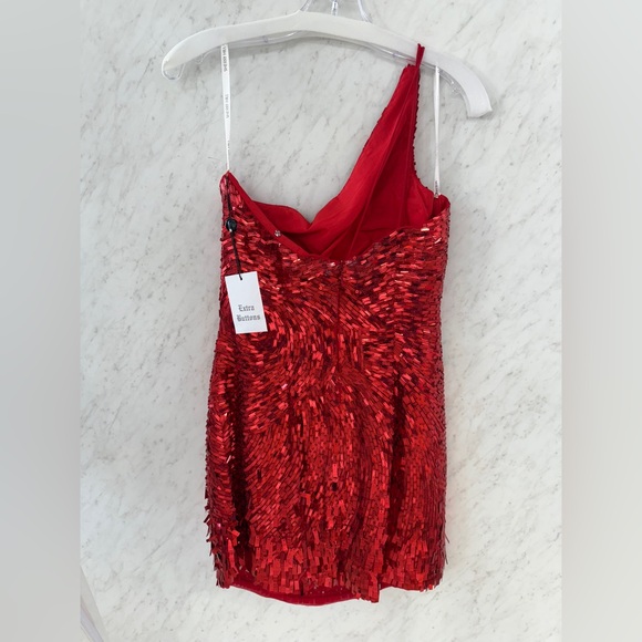 ONE SHOULDER RED SHERRI HILL MINI DRESS WITH 3 STRAPS IN THE BACK SZ 6 - Picture 2 of 2